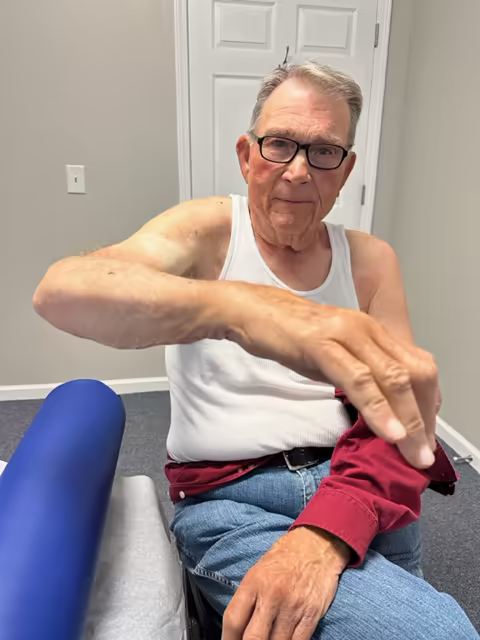 Patient unable to raise his right arm before treatment